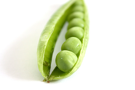 selective focus photography of green beans thumbnail