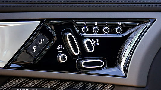black vehicle stereo thumbnail
