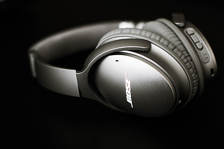 Bose Headphones thumbnail