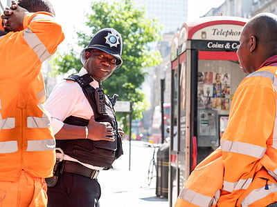 police officer talking to two man thumbnail