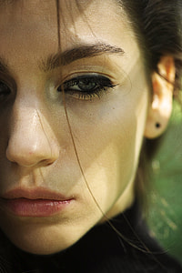 portrait photography of woman thumbnail