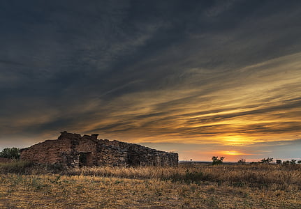 photo of brown brick house thumbnail