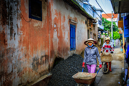 Vietnamese Workers in Hoi An, Vietnam thumbnail