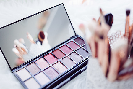 selective focus of eyeshadow palette thumbnail