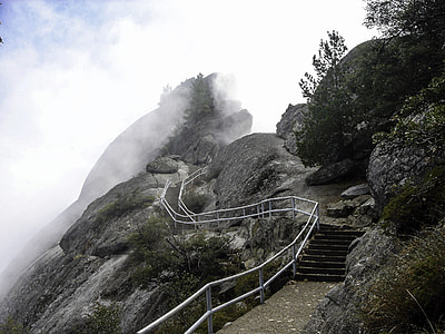 Trail up Moro Rock in Sequoia National Park, California thumbnail