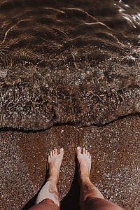 Female legs in the sand thumbnail