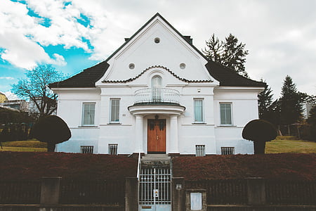 closeup photography of white bungalow house thumbnail