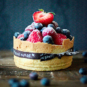 cake with strawberry topping thumbnail