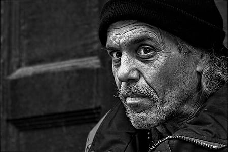 grayscale photo of man in jacket and beanie hatt thumbnail