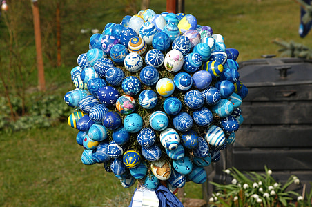 shallow focus photography of blue-and-white balloons thumbnail