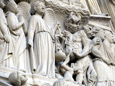 gargoyle statue on wall thumbnail