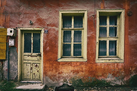 close-up photo of brown concrete house thumbnail
