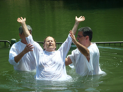 woman and two men's on body of water thumbnail