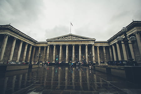 white building with pople thumbnail