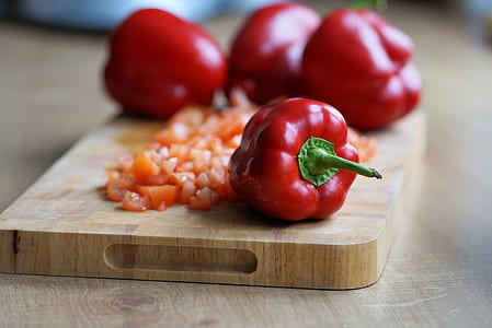 bell pepper on chopping board thumbnail