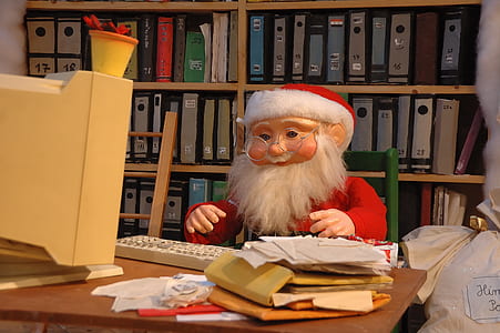 Santa Claus sitting wallpaper thumbnail