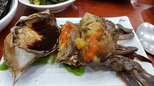 cooked crab on plate thumbnail