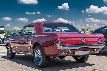 red coupe thumbnail