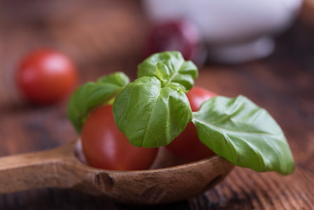 close-up photography of red tomato thumbnail