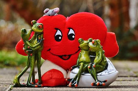 four green frog figurines thumbnail