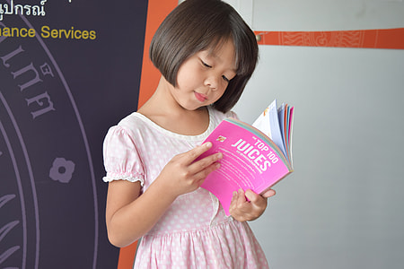 girl reading Top 100 Juices book thumbnail