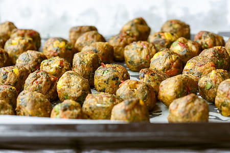 selective focus photography of meat balls thumbnail