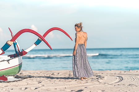 Young woman posing on the tropical beach thumbnail