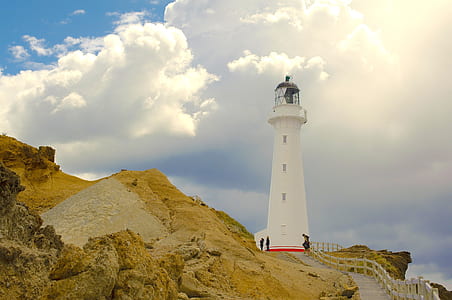 photo of white light tower thumbnail