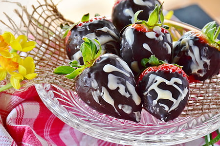 chocolate covered strawberries thumbnail