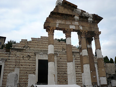 Ancient Roman temple in Brescia, Italy thumbnail