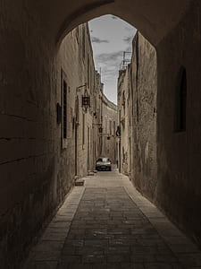 grey car parked between buildings thumbnail