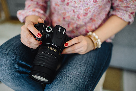 Woman in pink with her camera thumbnail