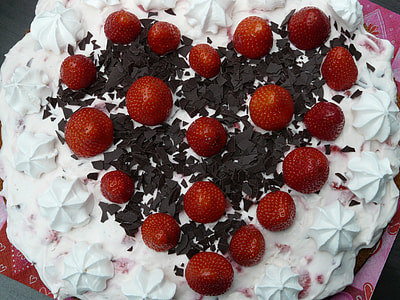 strawberry cake thumbnail