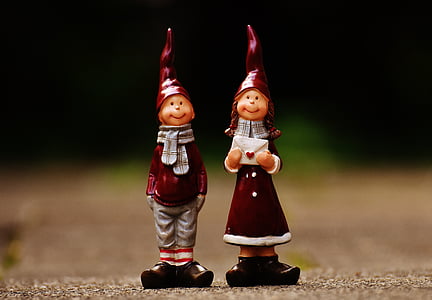 boy and girl figurines thumbnail
