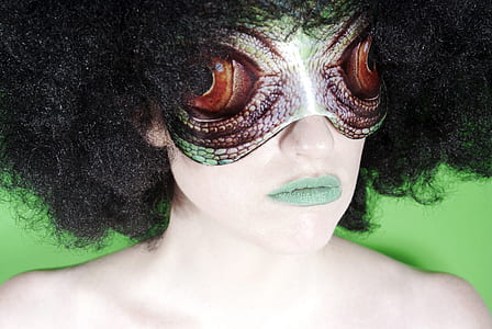 woman with lizard mask thumbnail