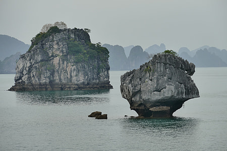 islands surrounded by water thumbnail