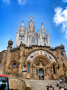 landscape photography of cathedral thumbnail