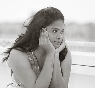 woman holding her head thumbnail