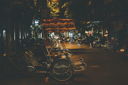 Gray City Bicycle on Road thumbnail