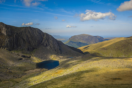 gray mountain at daytime thumbnail