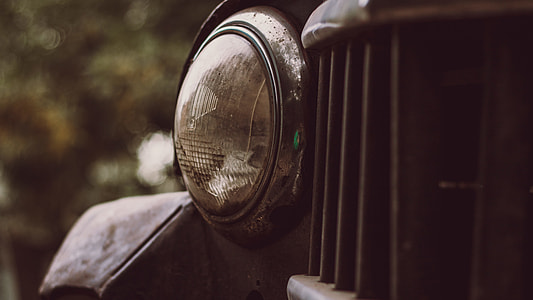 closeup photo of vehicle headlight thumbnail
