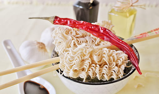 noodle with chili on bowl thumbnail