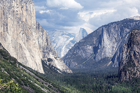 Beautiful Landscape of Yosemite National Park, California thumbnail