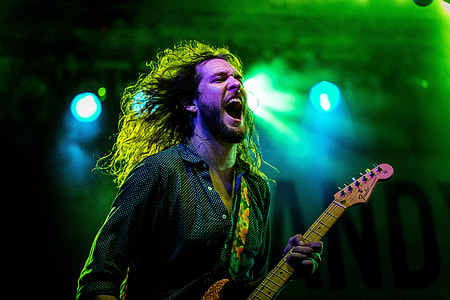 man performing guitar thumbnail