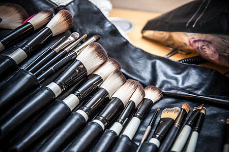 black-and-brown makeup brush lot thumbnail