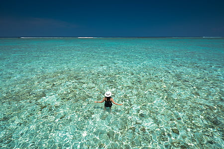 woman in sea thumbnail