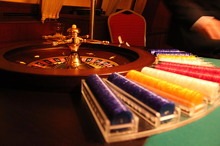 poker table and chip thumbnail