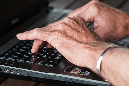 perosn typing on thumbnail