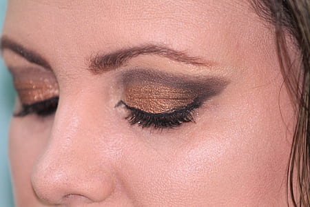 woman brown eyeshadow thumbnail