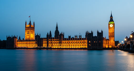 Big Ben Tower under blue sky thumbnail